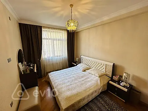 Satılır 5 otaqlı yeni tikili 180 m²