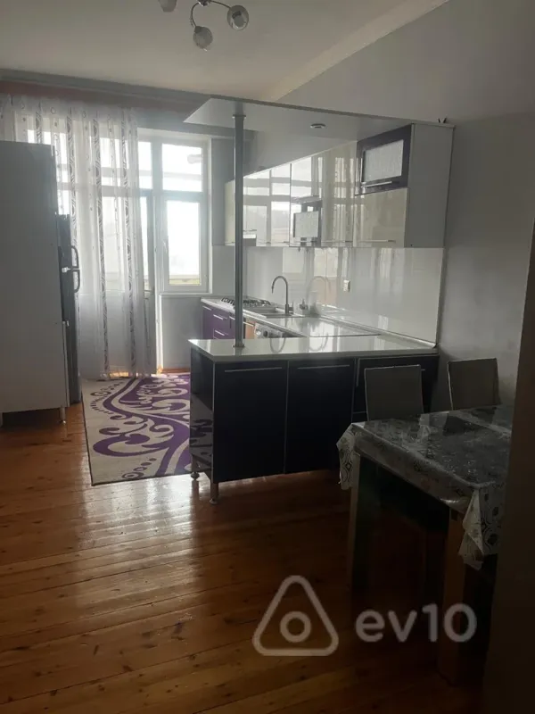 Kirayə verilir 3 otaqlı yeni tikili 100 m²