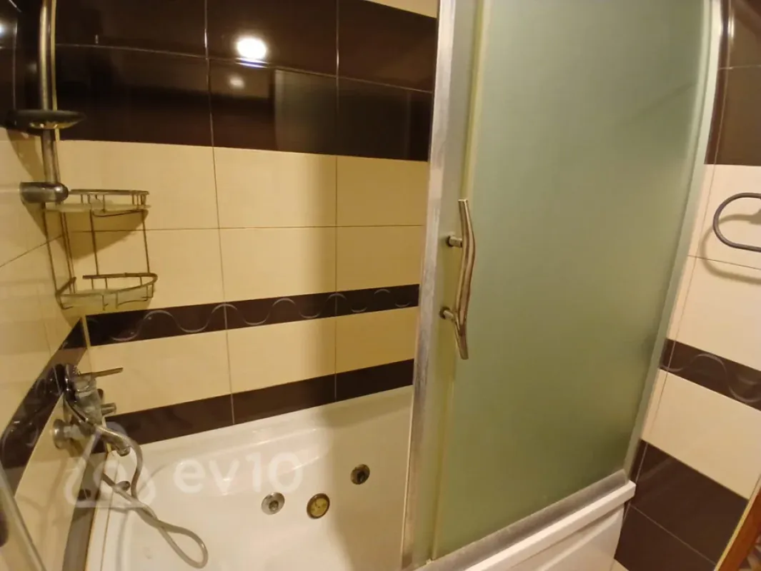 Kirayə verilir 3 otaqlı köhnə tikili 65 m²