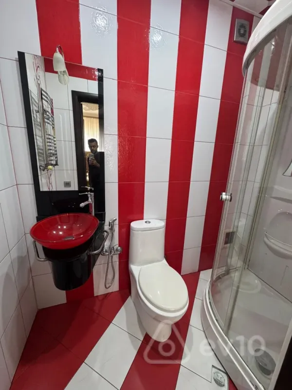 Kirayə verilir 3 otaqlı yeni tikili 160 m²