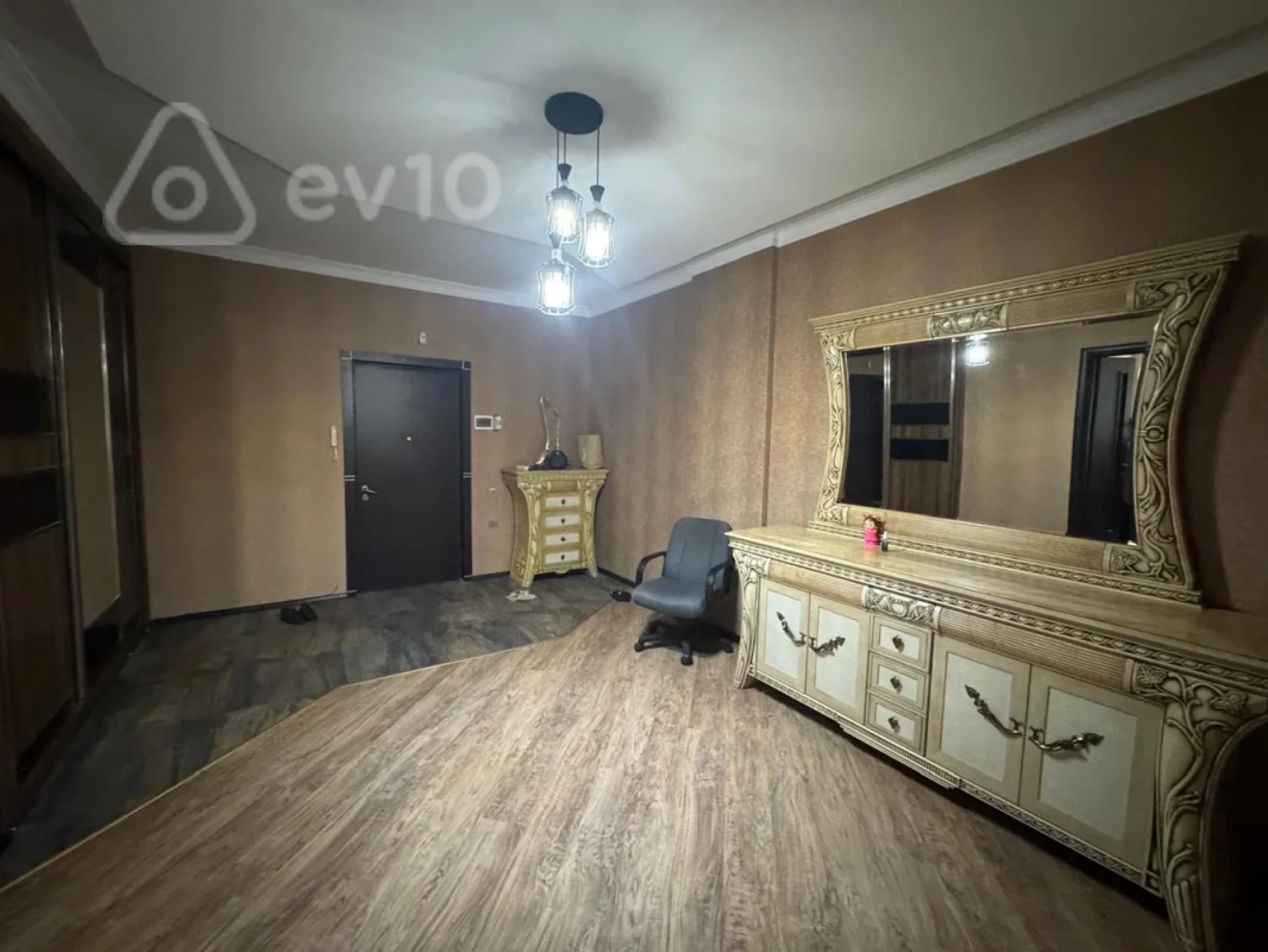 Kirayə verilir 3 otaqlı yeni tikili 160 m²