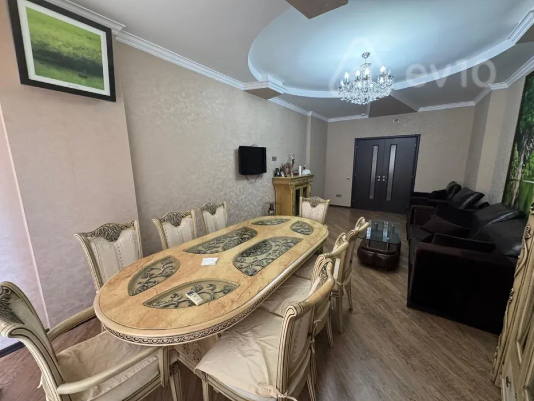 Kirayə verilir 3 otaqlı yeni tikili 160 m²