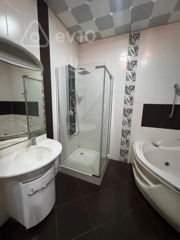 Kirayə verilir 3 otaqlı yeni tikili 160 m²