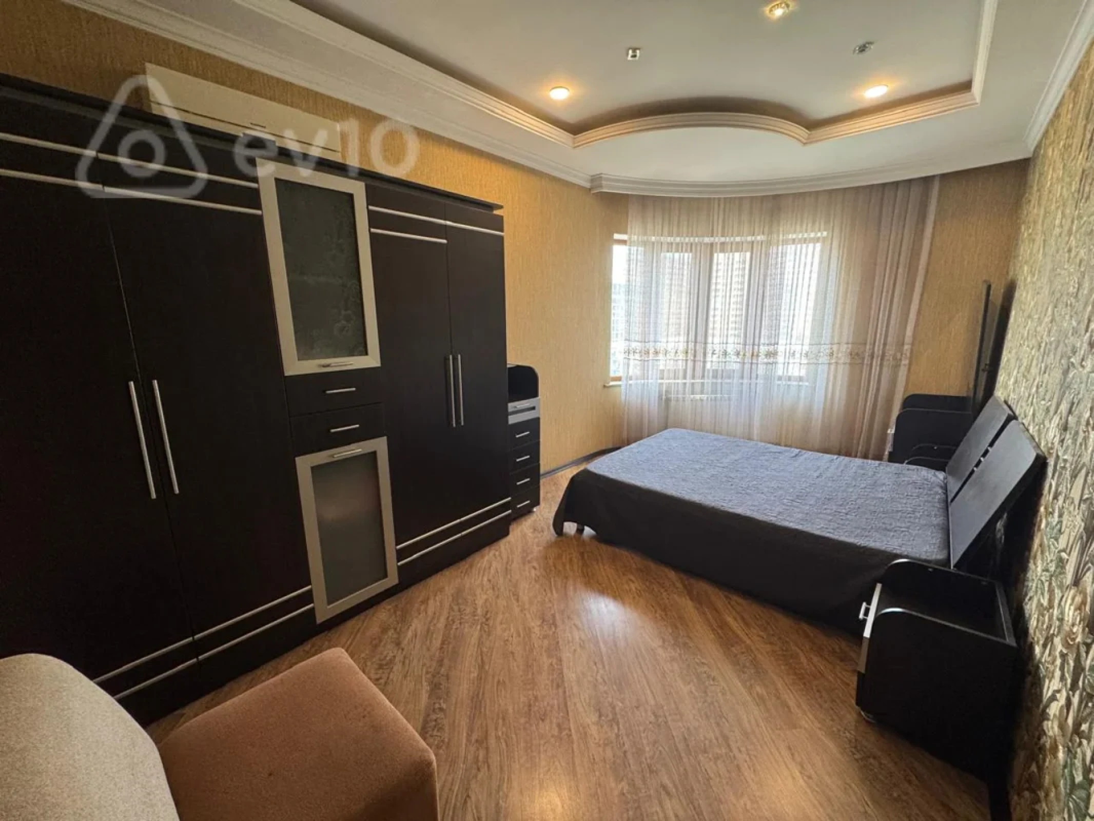 Kirayə verilir 3 otaqlı yeni tikili 160 m²