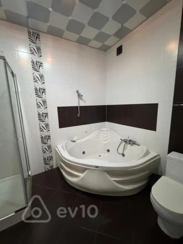 Kirayə verilir 3 otaqlı yeni tikili 160 m²