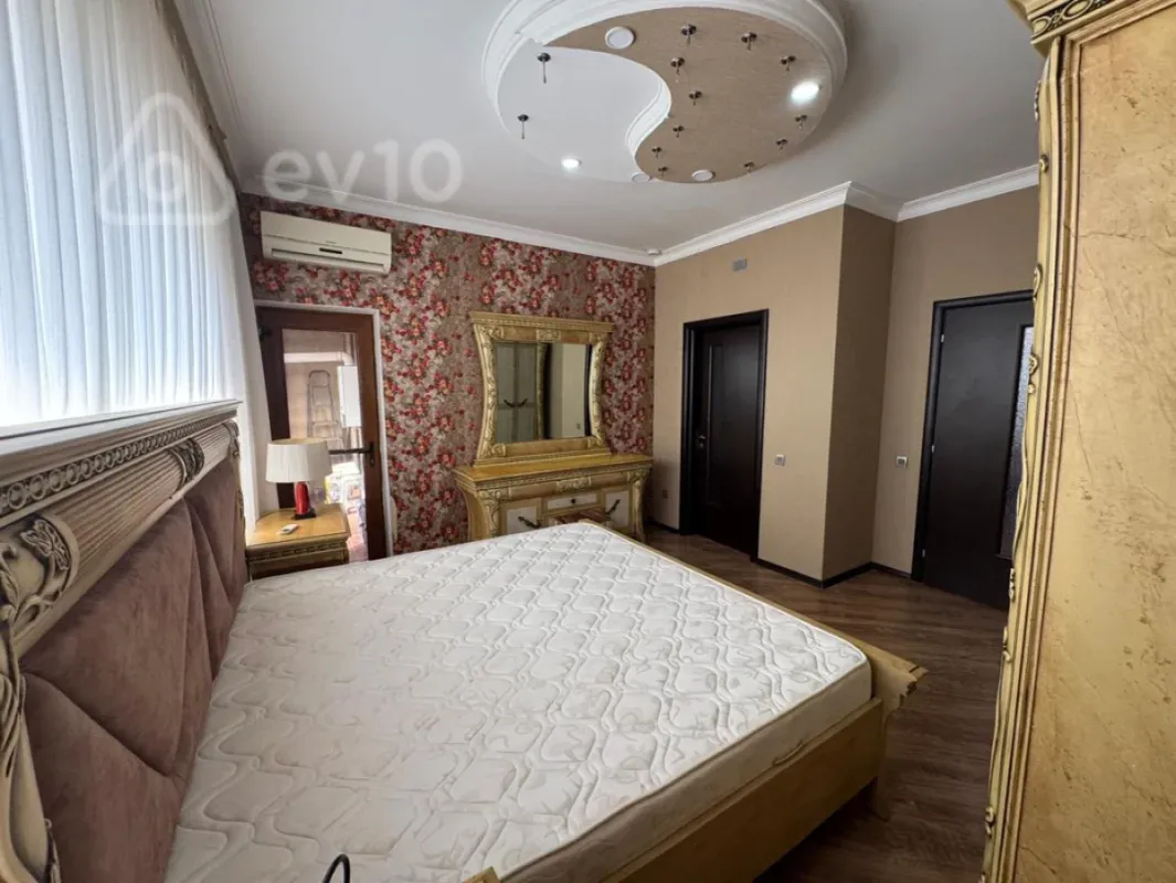 Kirayə verilir 3 otaqlı yeni tikili 160 m²