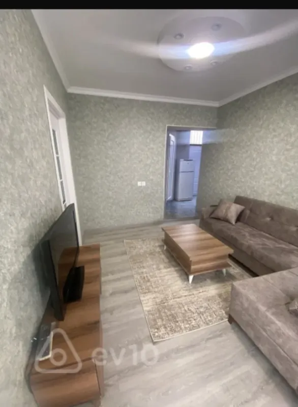 Kirayə verilir 2 otaqlı köhnə tikili 55 m²