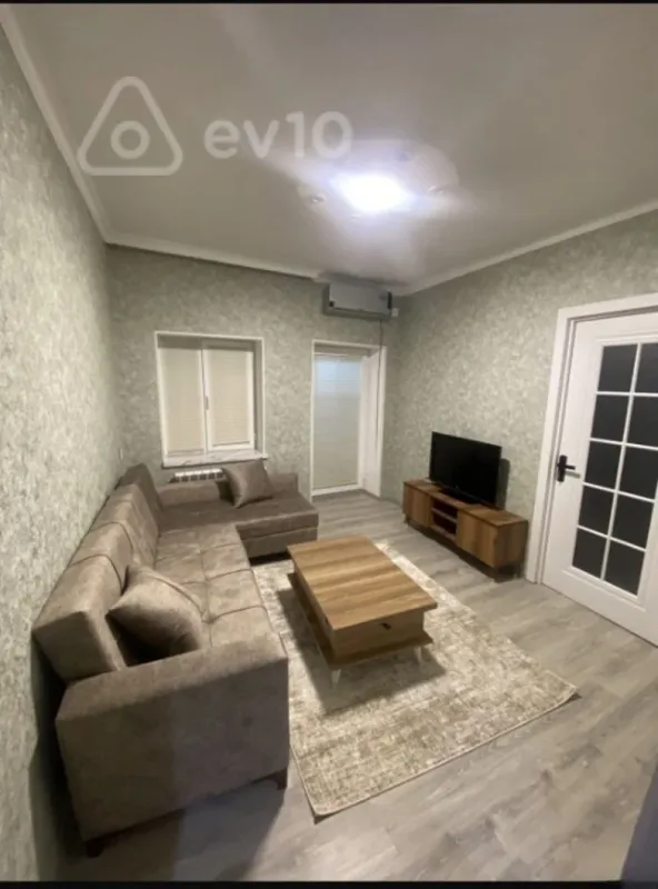 Kirayə verilir 2 otaqlı köhnə tikili 55 m²