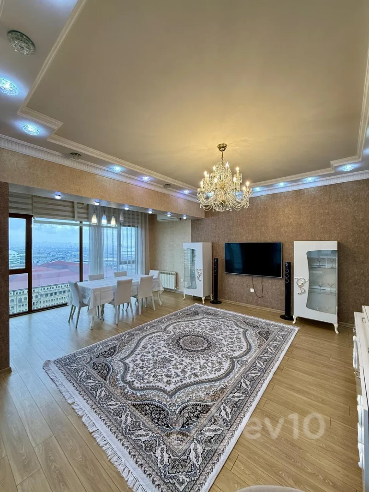 Kirayə verilir 4 otaqlı yeni tikili 181 m²