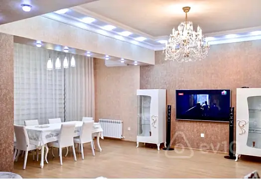 Kirayə verilir 4 otaqlı yeni tikili 181 m²