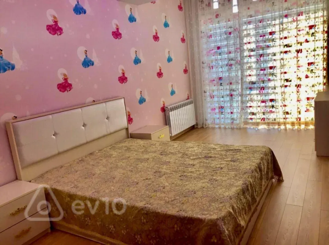 Kirayə verilir 4 otaqlı yeni tikili 181 m²