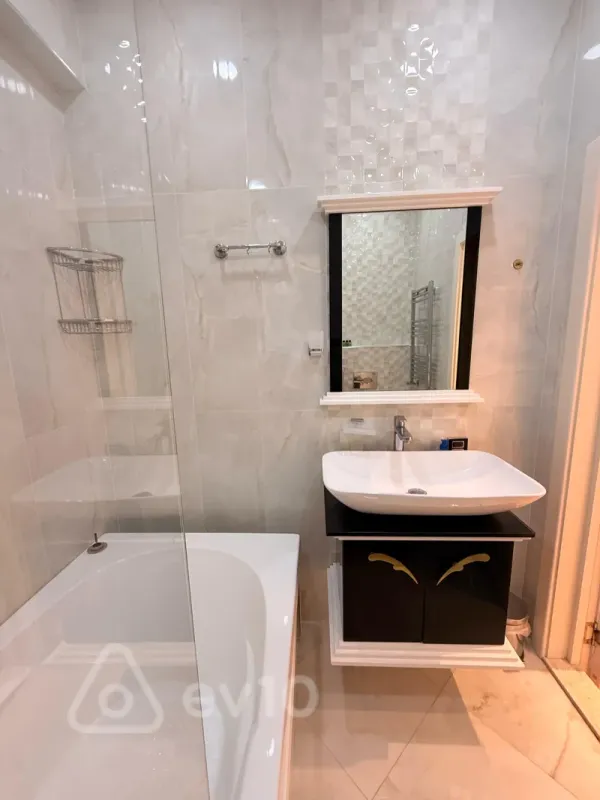 Kirayə verilir 3 otaqlı yeni tikili 147 m²