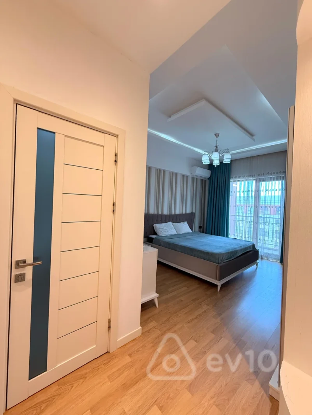 Kirayə verilir 3 otaqlı yeni tikili 147 m²