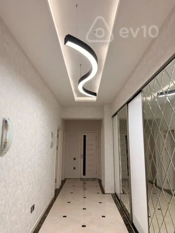 Kirayə verilir 3 otaqlı yeni tikili 147 m²