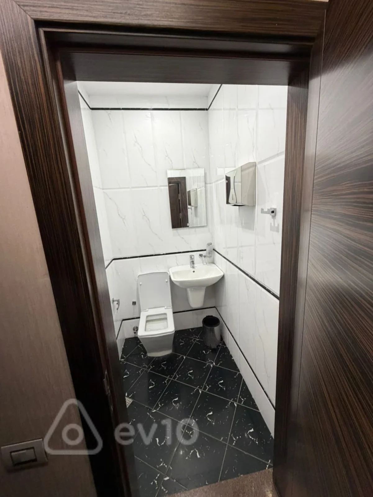 Kirayə verilir 6 otaqlı ofis 200 m²