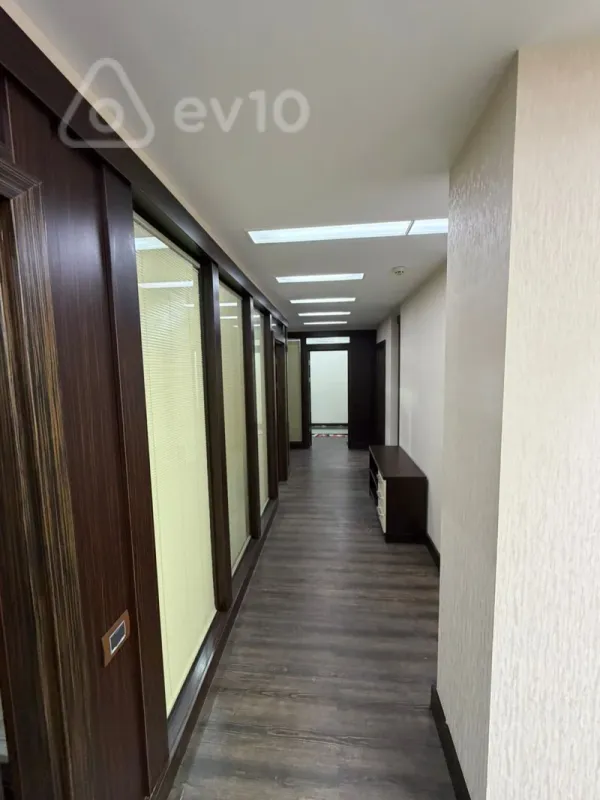 Kirayə verilir 6 otaqlı ofis 200 m²