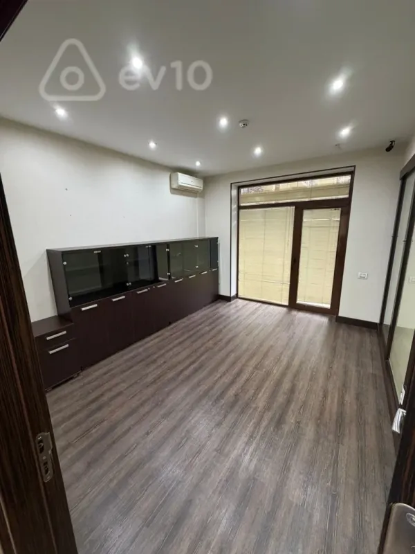 Kirayə verilir 6 otaqlı ofis 200 m²