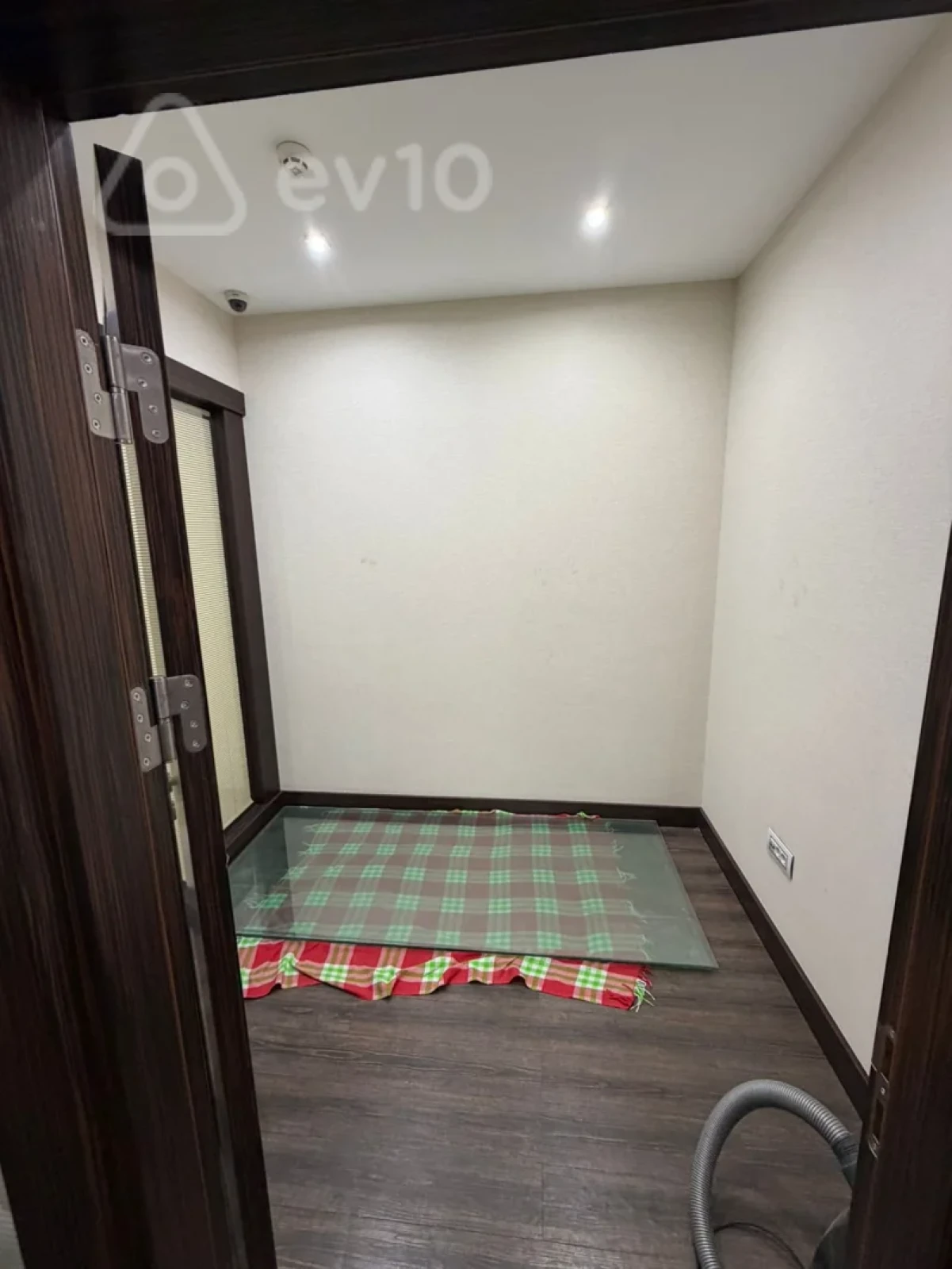 Kirayə verilir 6 otaqlı ofis 200 m²