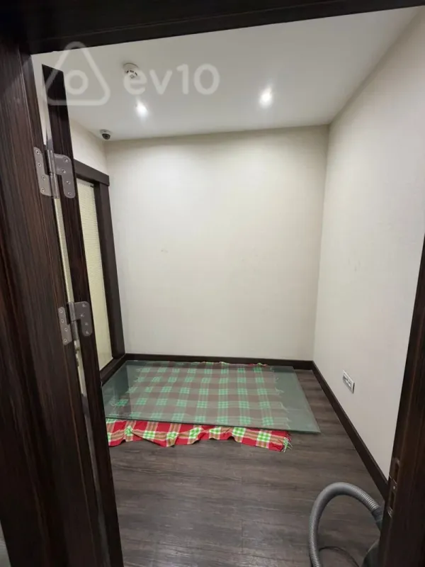 Kirayə verilir 6 otaqlı ofis 200 m²