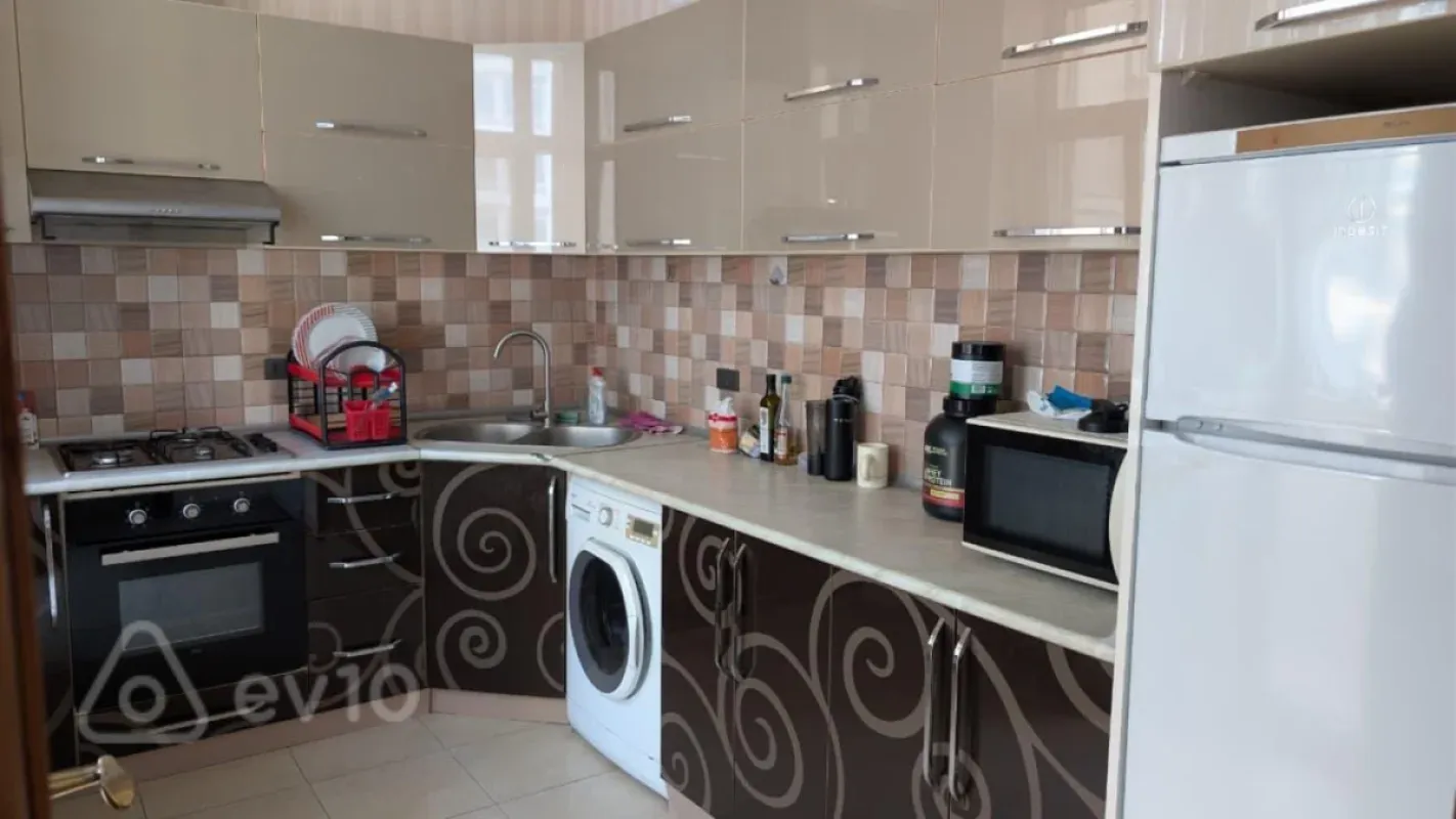 Kirayə verilir 2 otaqlı yeni tikili 68 m²
