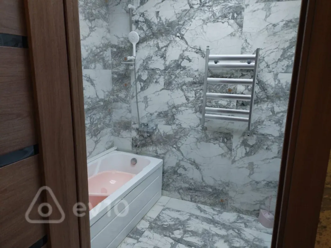 Kirayə verilir 2 otaqlı yeni tikili 64 m²