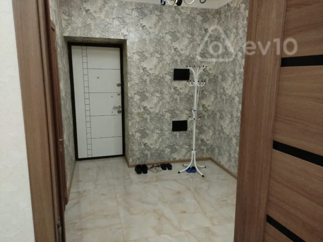 Kirayə verilir 2 otaqlı yeni tikili 64 m²