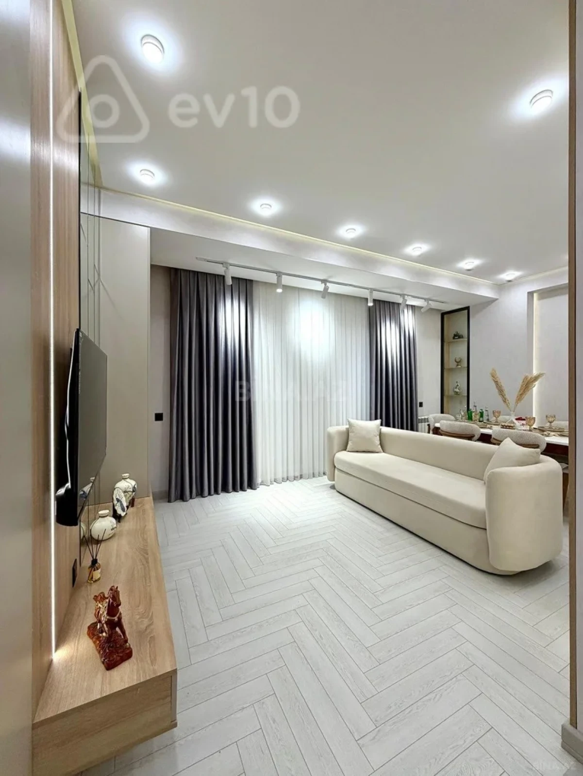 Kirayə verilir 2 otaqlı yeni tikili 80 m²