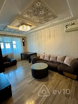 Satılır 2 otaqlı köhnə tikili 70 m²