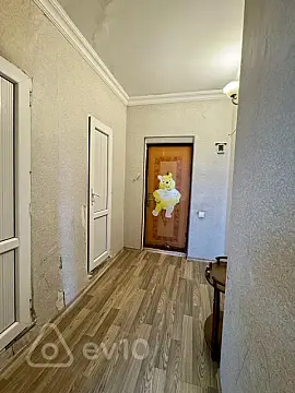 Satılır 2 otaqlı köhnə tikili 70 m²