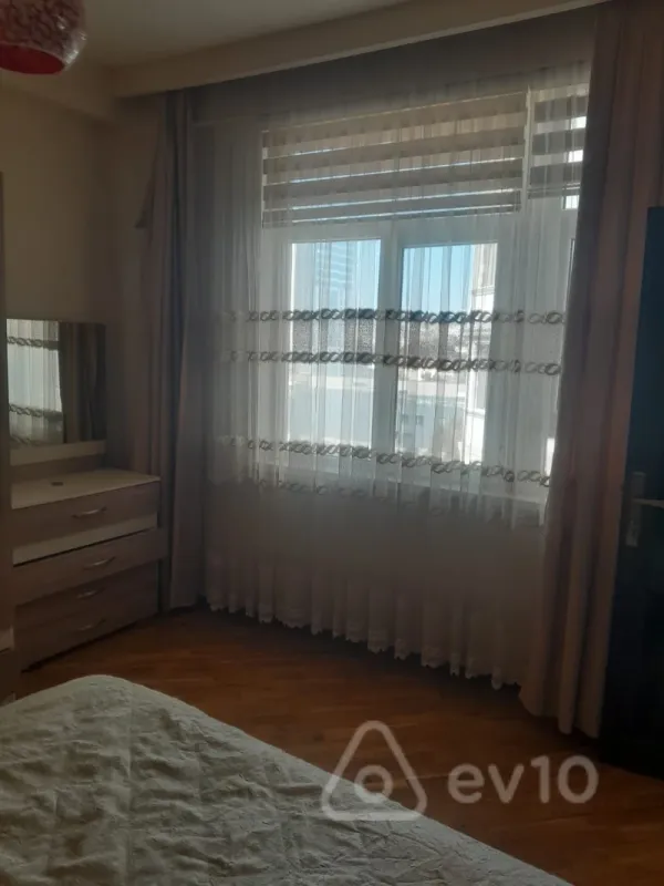 Kirayə verilir 2 otaqlı yeni tikili 75 m²