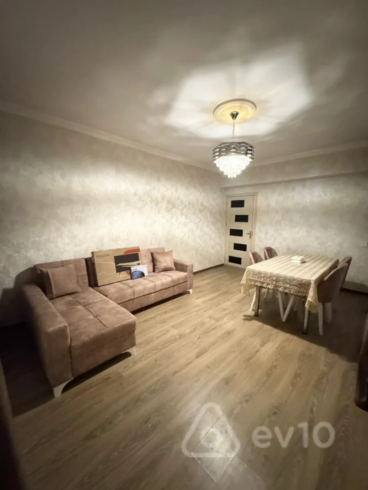 Satılır 2 otaqlı köhnə tikili 52 m²