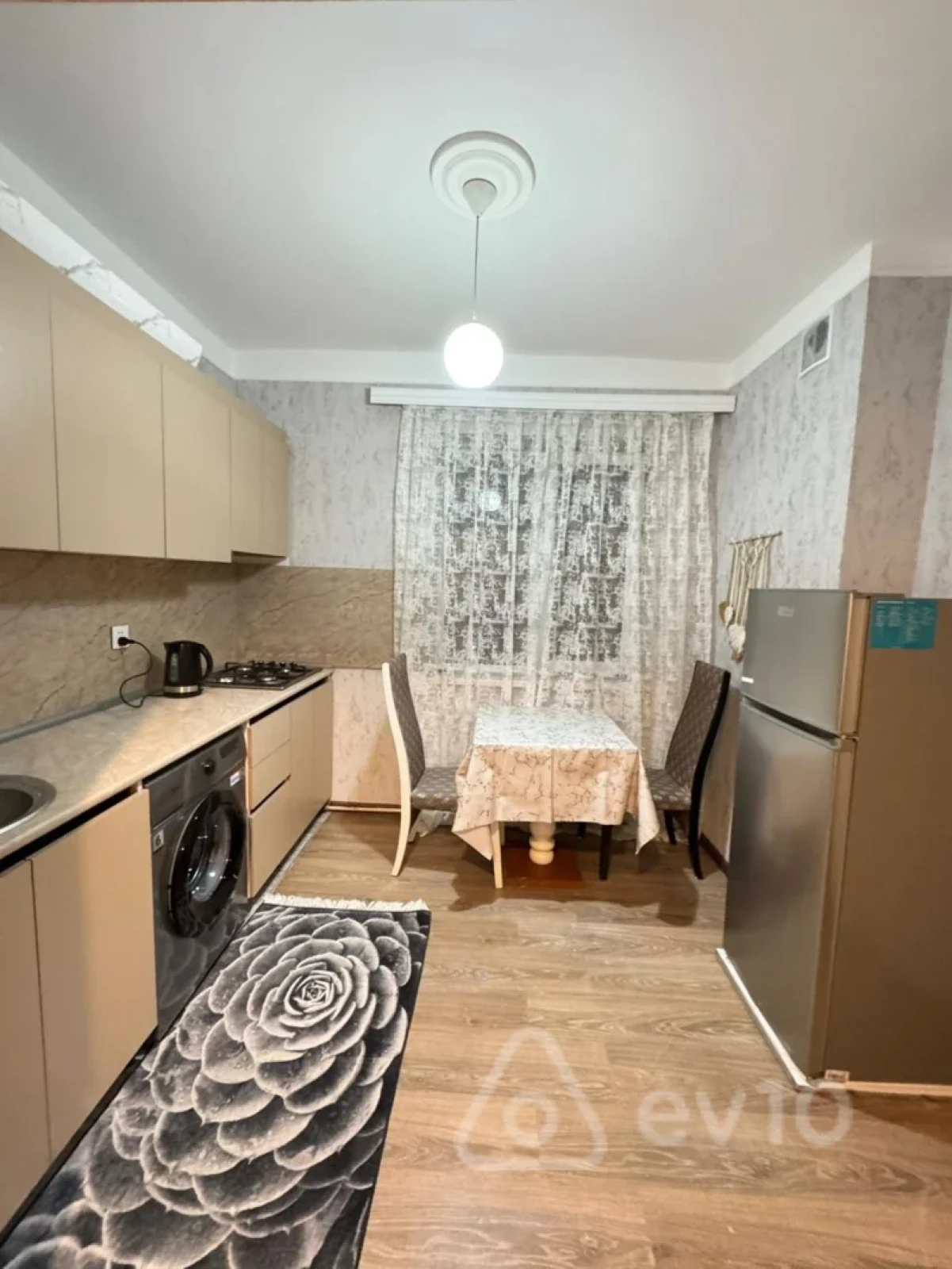 Satılır 2 otaqlı köhnə tikili 52 m²