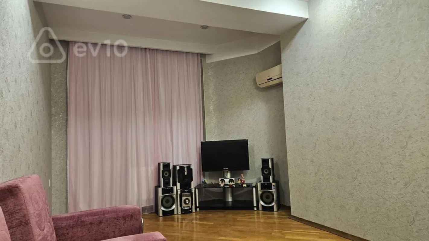 Kirayə verilir 2 otaqlı yeni tikili 70 m²