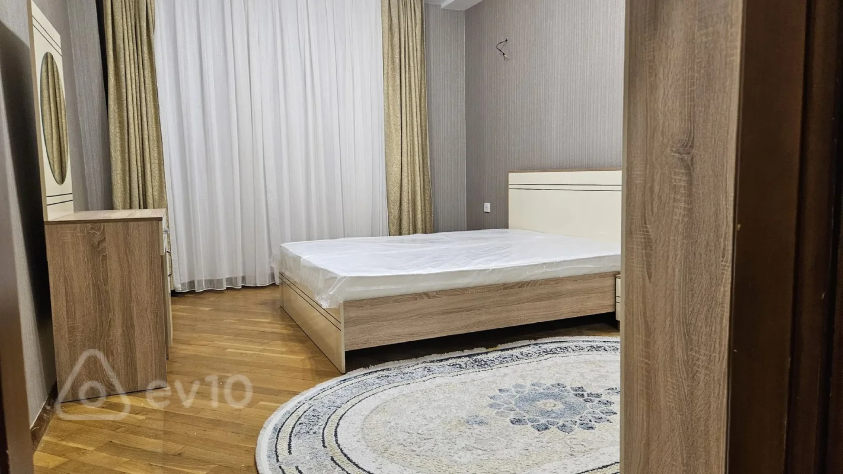 Kirayə verilir 2 otaqlı yeni tikili 70 m²