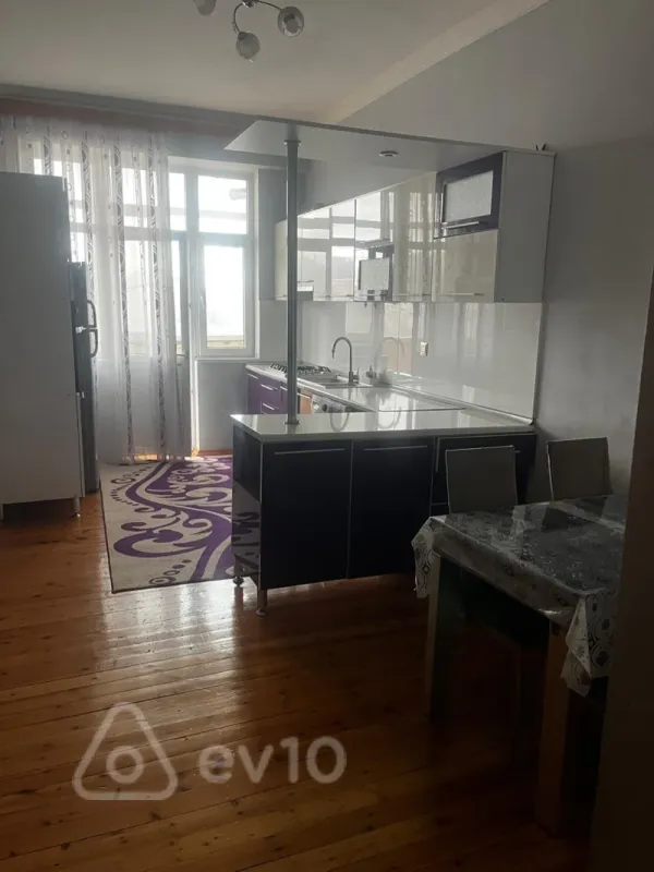 Kirayə verilir 3 otaqlı yeni tikili 100 m²