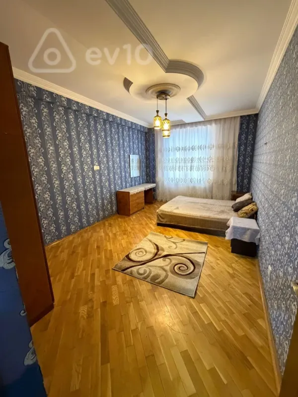 Kirayə verilir 3 otaqlı yeni tikili 130 m²