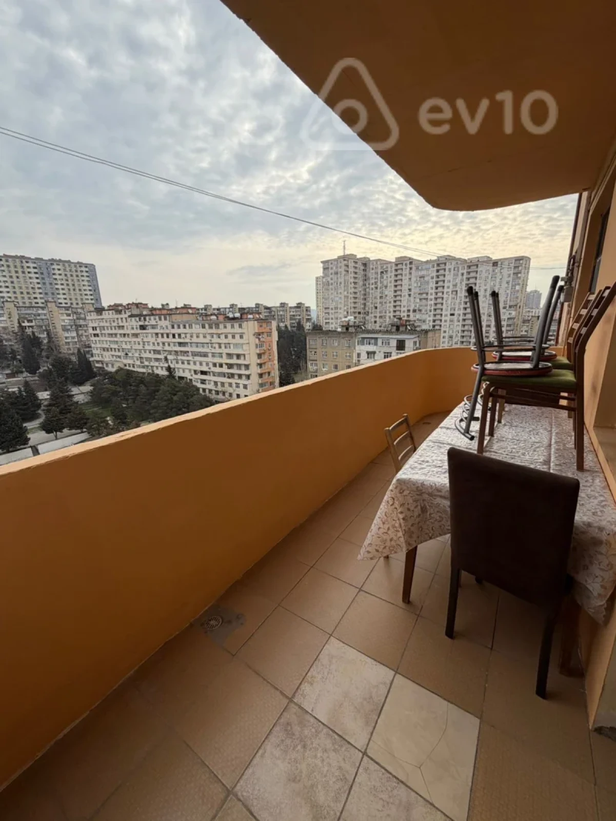 Kirayə verilir 3 otaqlı yeni tikili 130 m²