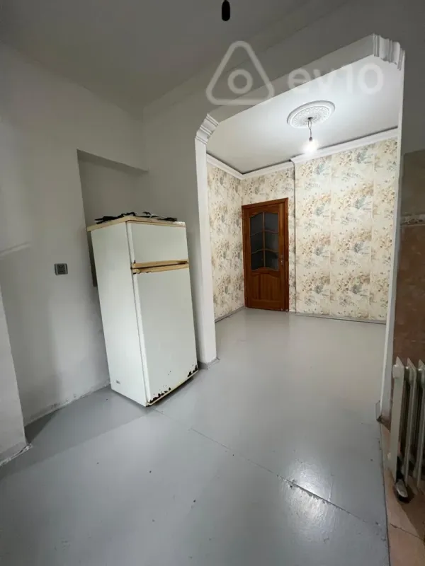 Satılır 2 otaqlı köhnə tikili 50 m²
