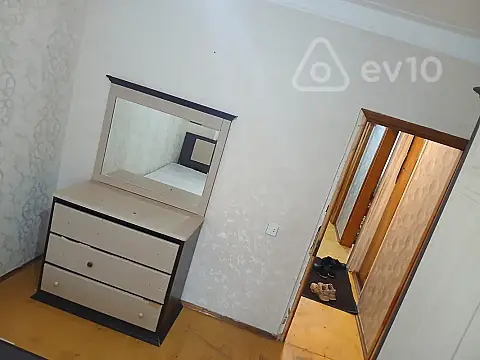 Kirayə verilir 2 otaqlı köhnə tikili 65 m²