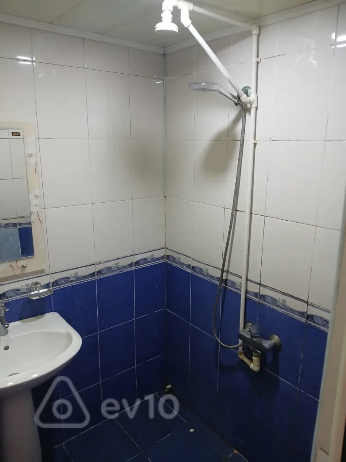 Kirayə verilir 2 otaqlı köhnə tikili 65 m²