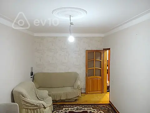 Kirayə verilir 2 otaqlı köhnə tikili 65 m²