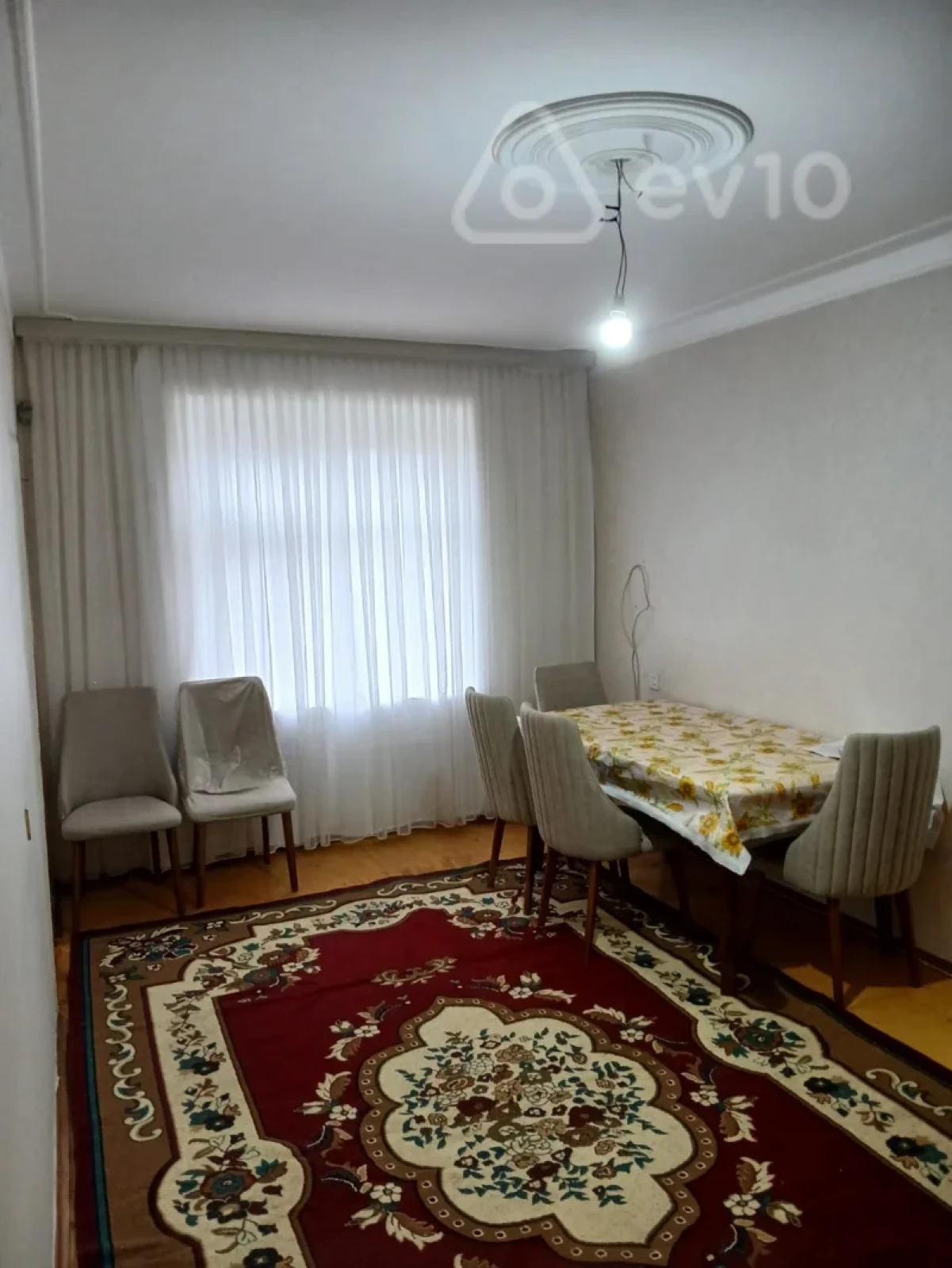 Kirayə verilir 2 otaqlı köhnə tikili 65 m²