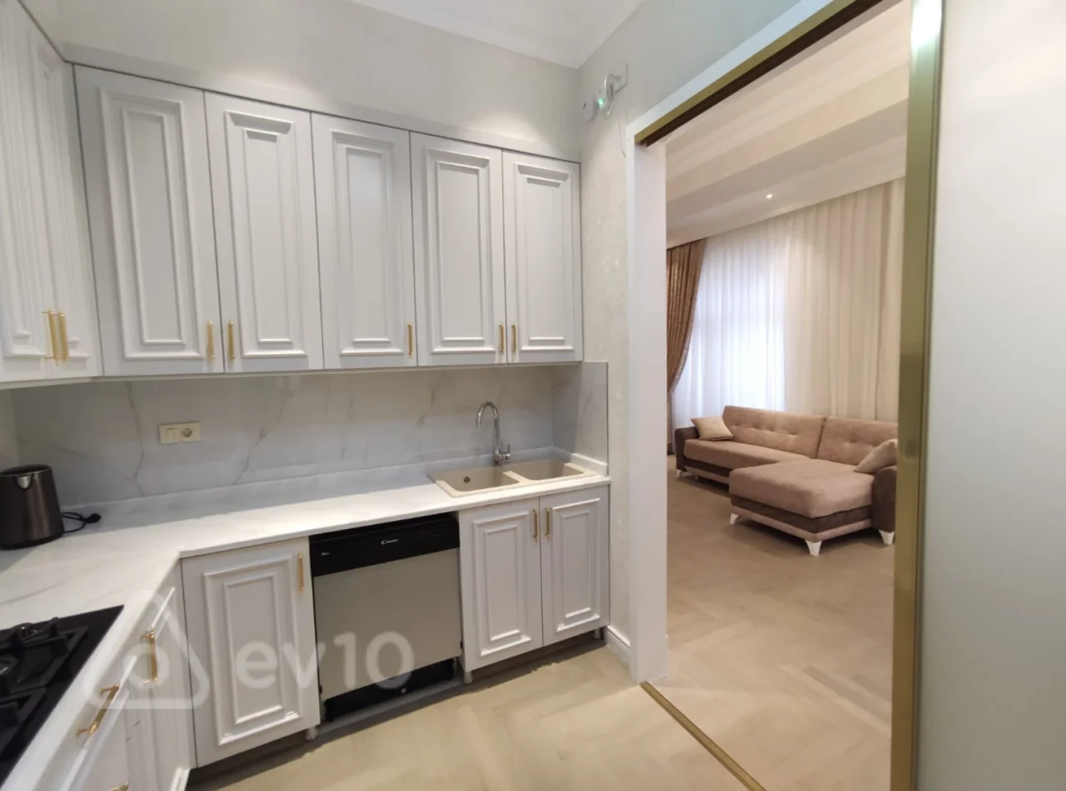 Kirayə verilir 2 otaqlı yeni tikili 85 m²