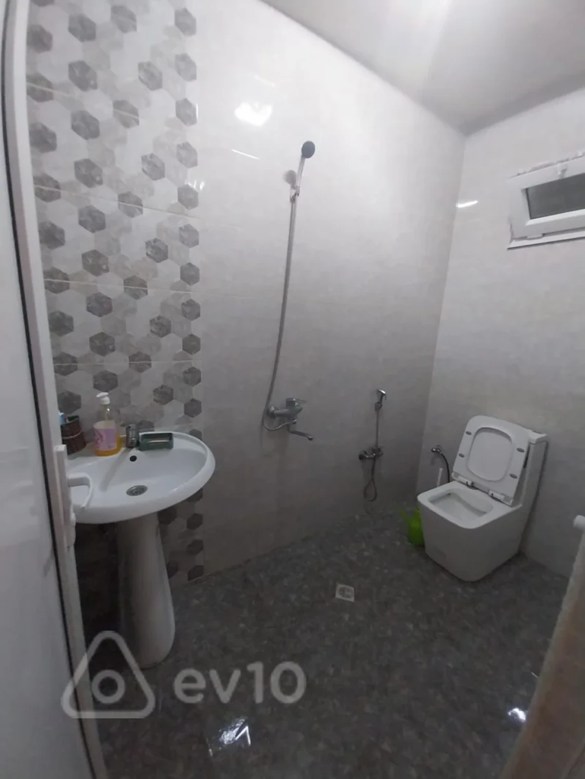 Kirayə verilir 2 otaqlı həyət evi 60 m²