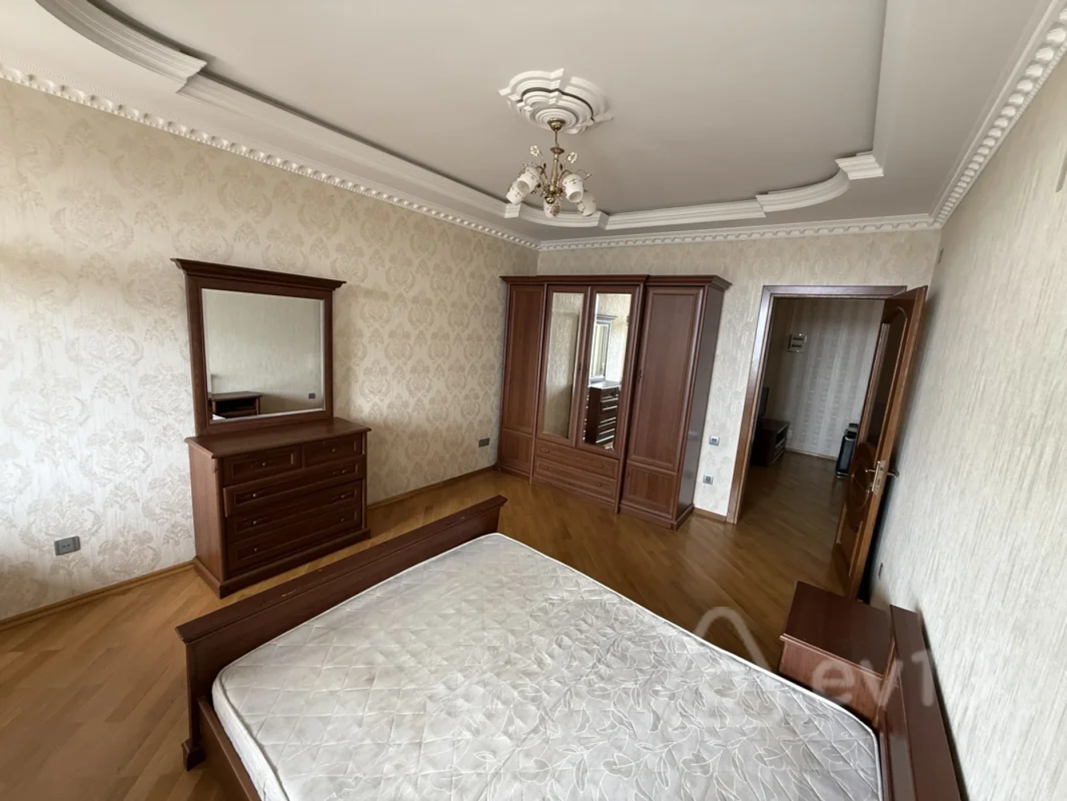 Kirayə verilir 4 otaqlı yeni tikili 115 m²