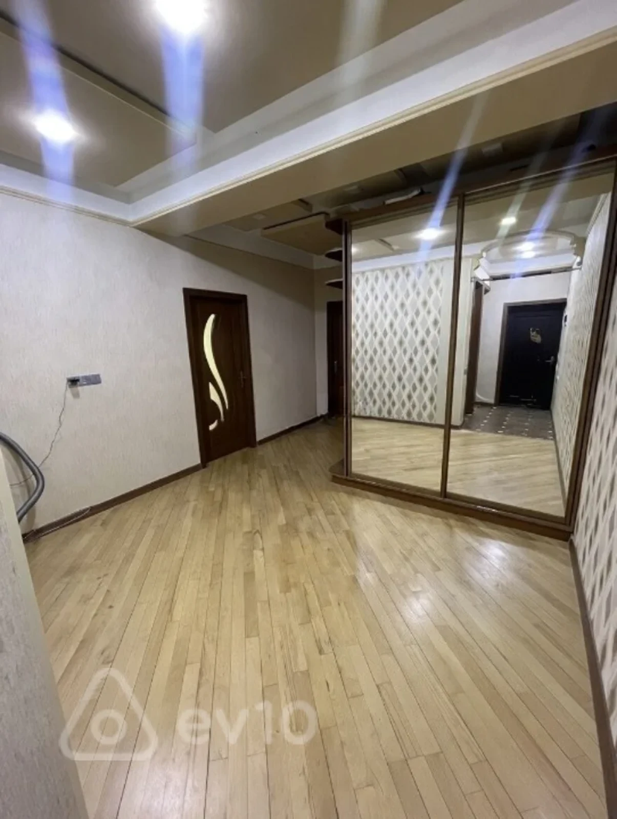 Kirayə verilir 2 otaqlı yeni tikili 100 m²