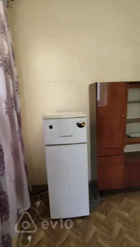 Kirayə verilir 3 otaqlı köhnə tikili 60 m²