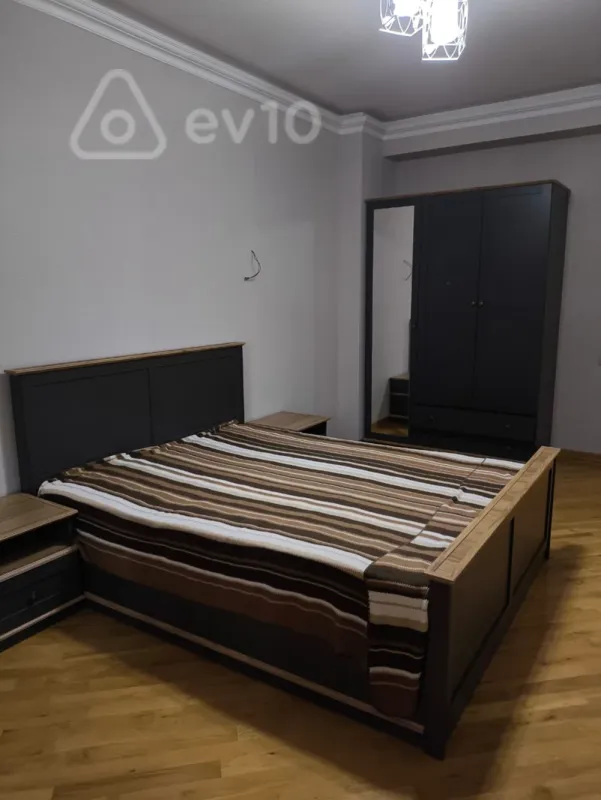 Kirayə verilir 3 otaqlı yeni tikili 160 m²