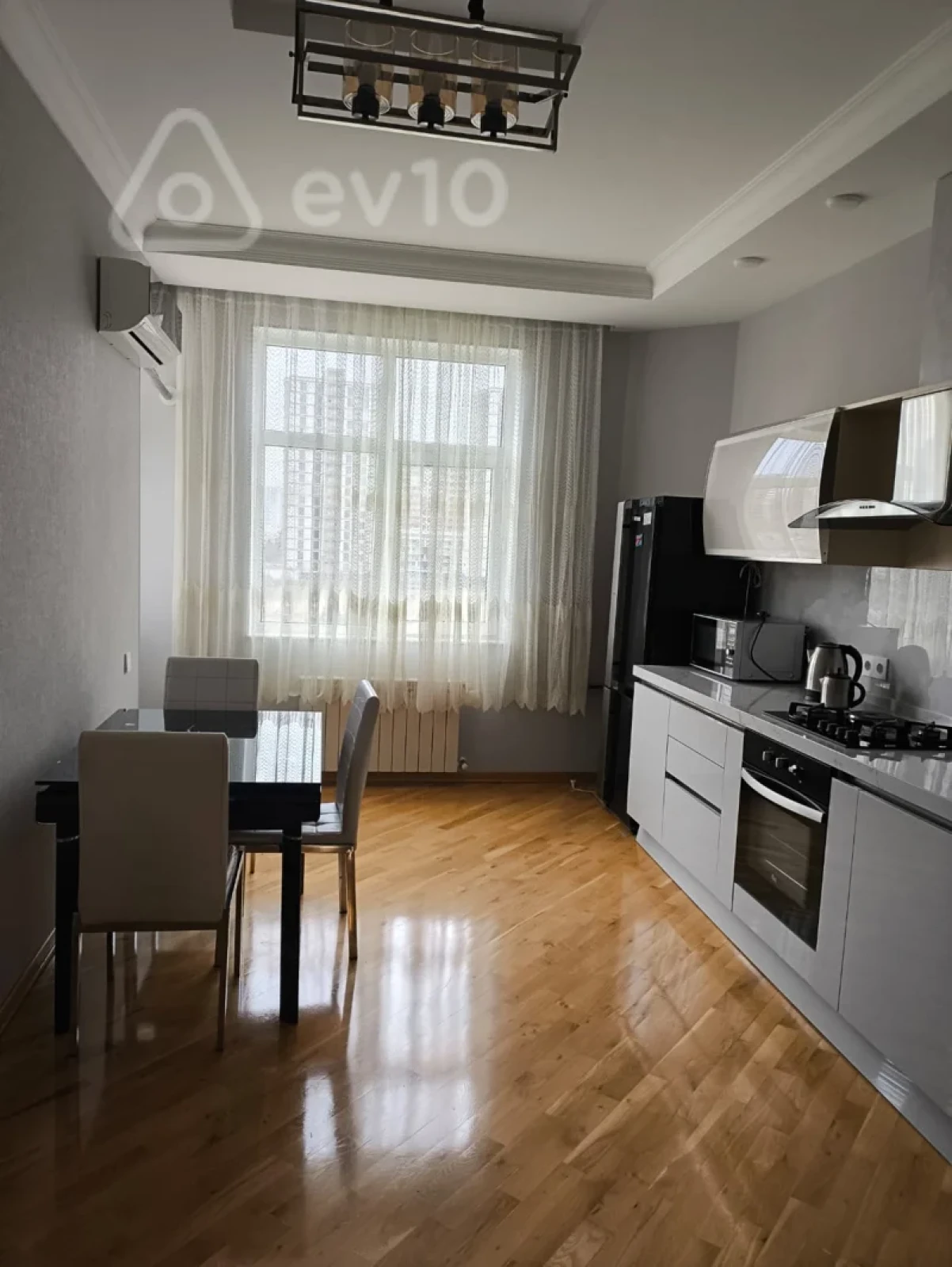Kirayə verilir 3 otaqlı yeni tikili 160 m²