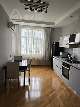 Kirayə verilir 3 otaqlı yeni tikili 160 m²